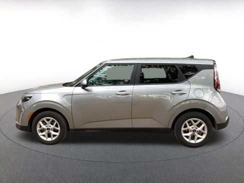 Used 2025 Kia Soul LX w/ LX Technology Package image 4