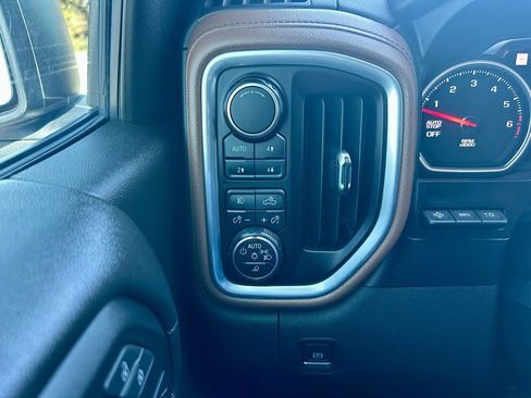 Used 2019 Chevrolet Silverado 1500 High Country w/ Technology Package image 18