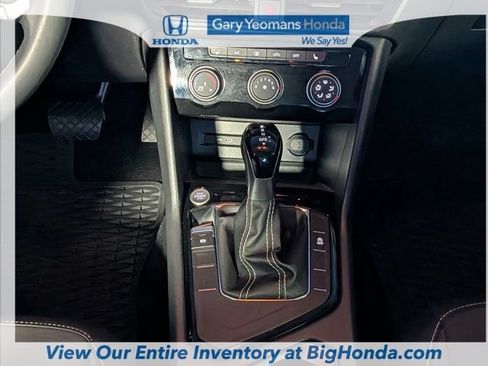 Used 2023 Volkswagen Taos SE FWD image 19