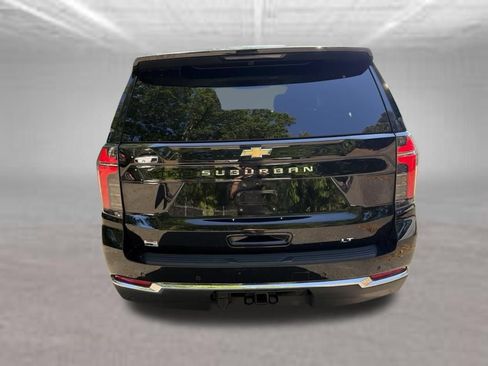 Used 2025 Chevrolet Suburban LT AWD/4WD image 4