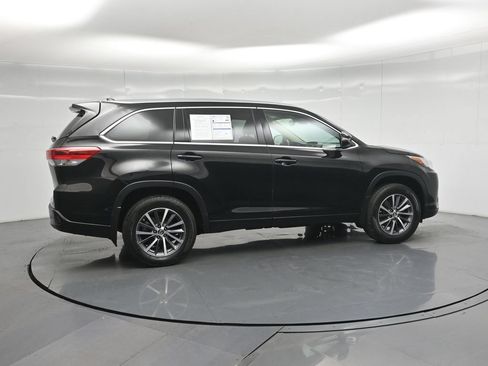 Used 2018 Toyota Highlander XLE AWD/4WD image 28