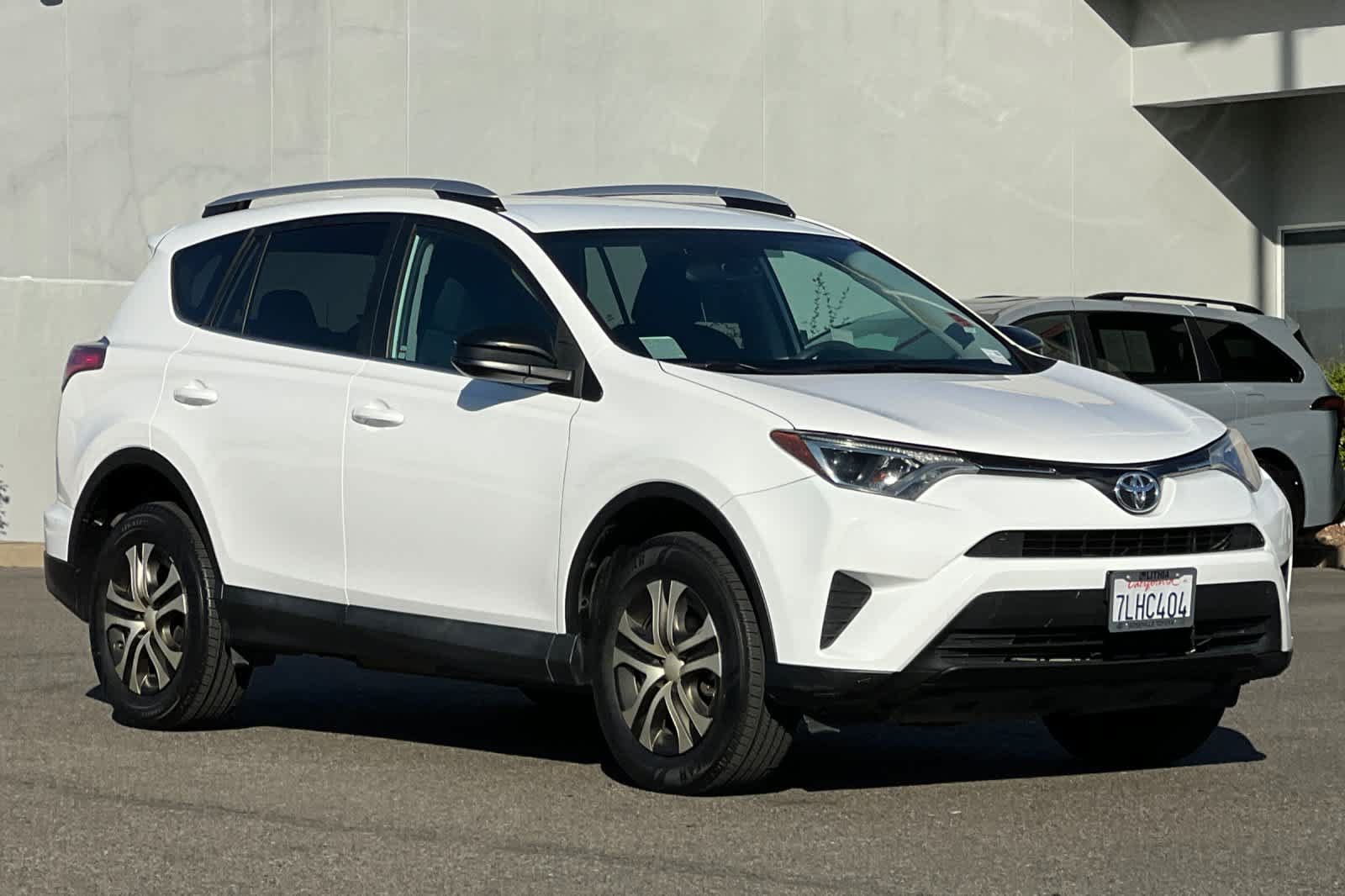 Used 2016 Toyota RAV4 LE AWD/4WD image 5