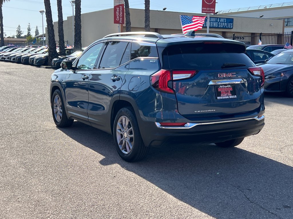 Used 2024 GMC Terrain SLT FWD image 4