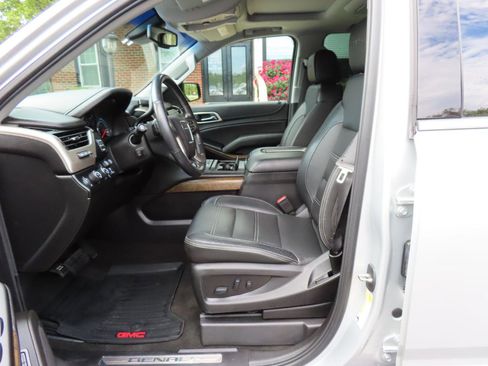 Used 2018 GMC Yukon Denali w/ Denali Ultimate Package AWD/4WD image 16