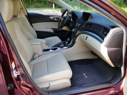 Used 2013 Acura ILX w/ Technology Package image 28