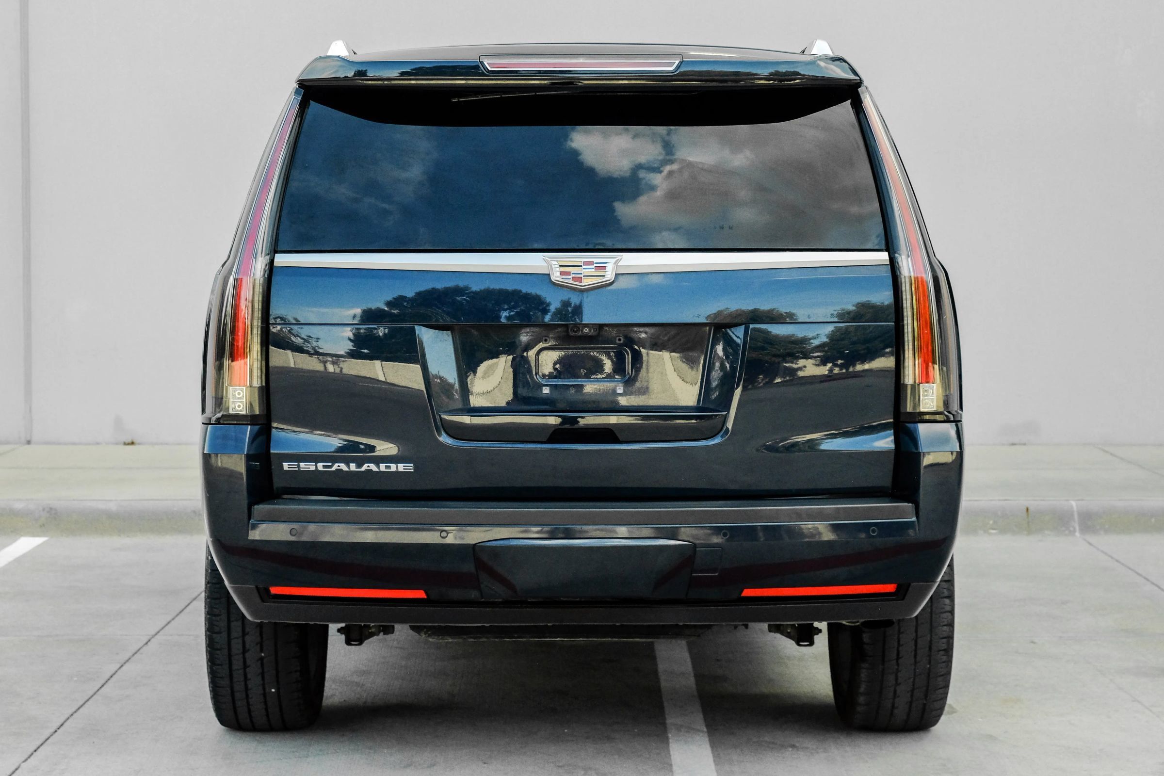 Used 2017 Cadillac Escalade Premium Luxury AWD/4WD image 15