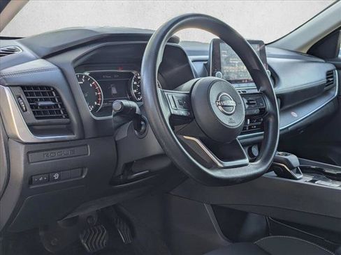 Used 2024 Nissan Rogue S FWD image 3