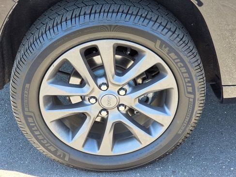 Used 2019 Jeep Grand Cherokee High Altitude AWD/4WD image 12