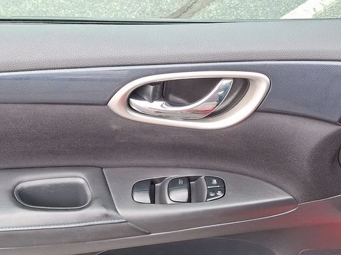 Used 2019 Nissan Sentra SR FWD image 19