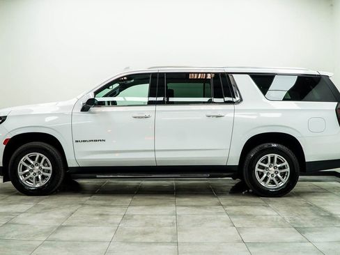 Used 2024 Chevrolet Suburban LT RWD image 8