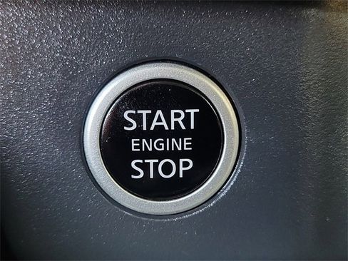 Used 2022 Nissan Rogue SV image 12