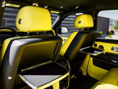 Used 2022 Rolls-Royce Cullinan Black Badge w/ Dark Exterior Package image 45