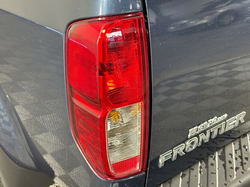 Used 2021 Nissan Frontier SV image 35