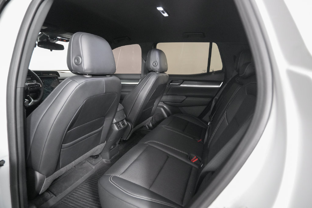 Used 2026 GMC Terrain Elevation w/ Elevation Premium Package FWD image 14