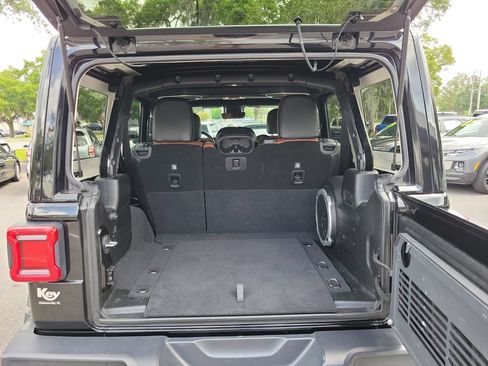 Used 2020 Jeep Wrangler Unlimited Sahara AWD/4WD image 9