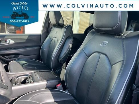 Used 2025 Chrysler Pacifica Limited FWD image 14