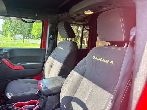 Used 2014 Jeep Wrangler Unlimited Sahara w/ Connectivity Group image 22