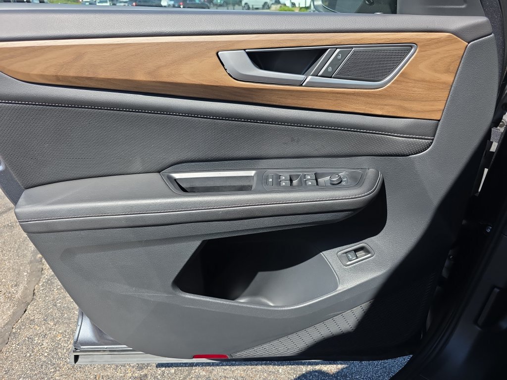 Used 2025 Volkswagen Atlas SE AWD/4WD image 19