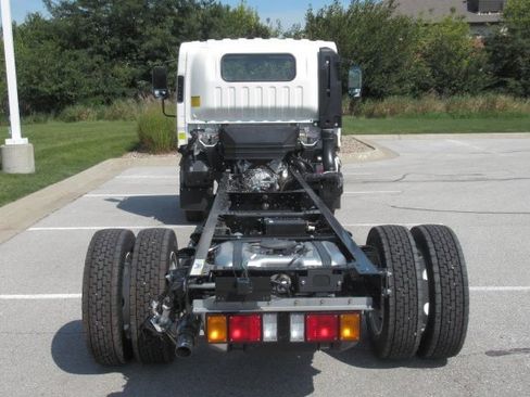 New 2025 Chevrolet Low Cab Forward image 4