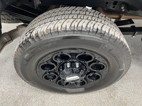 Used 2025 Ford F350 Lariat w/ Black Appearance Package image 15