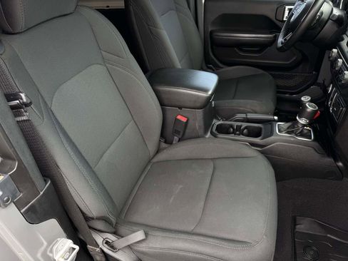 Used 2020 Jeep Wrangler Sport image 21