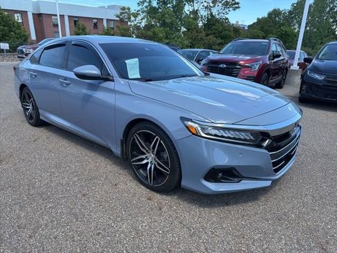 Used 2021 Honda Accord Touring image 2