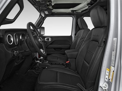 Used 2025 Jeep Wrangler Unlimited Sahara w/ Safety Group image 10