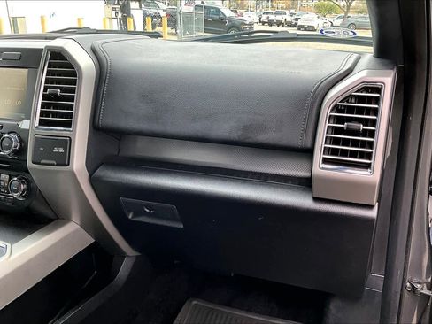 Used 2015 Ford F150 Lariat image 19