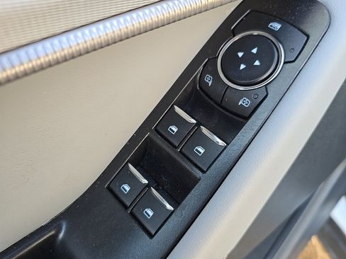 Used 2025 Ford Explorer Active w/ Active Comfort Package image 9