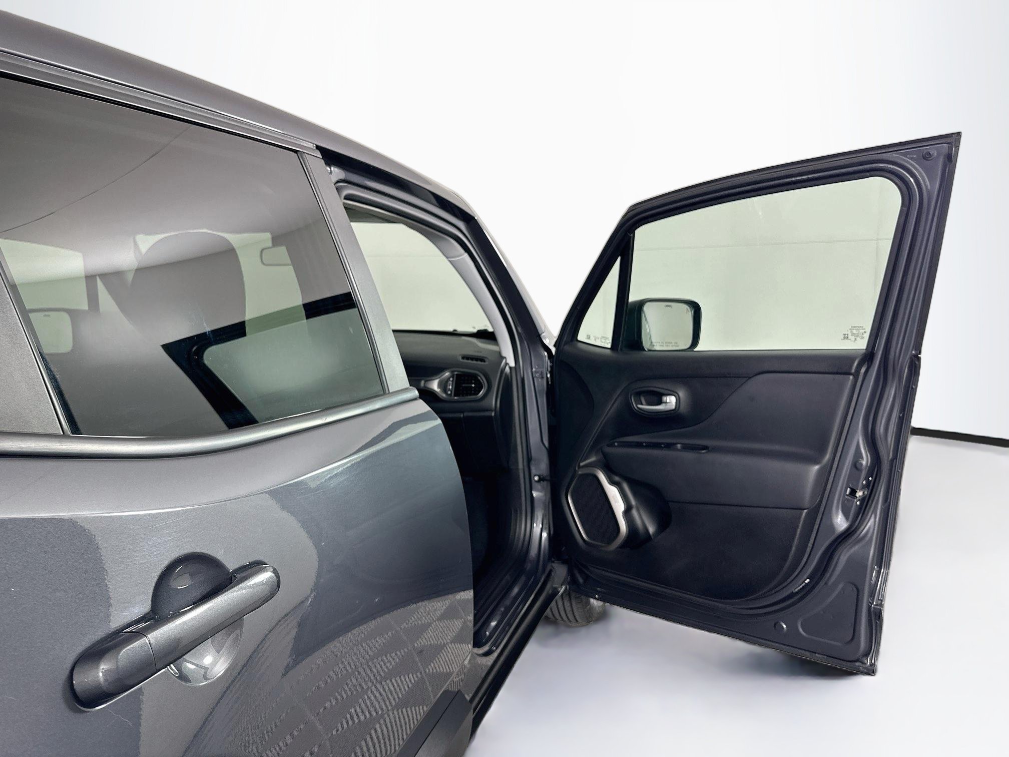 Used 2023 Jeep Renegade Latitude AWD/4WD image 31