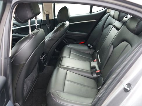 Used 2022 Genesis G70 2.0T image 14