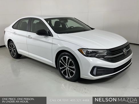 Used 2024 Volkswagen Jetta Sport image 1