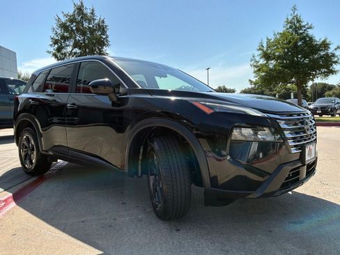 Used 2025 Nissan Rogue SV AWD/4WD image 4