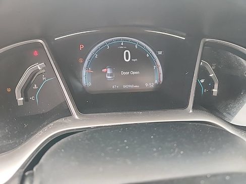 Used 2018 Honda Civic EX image 5