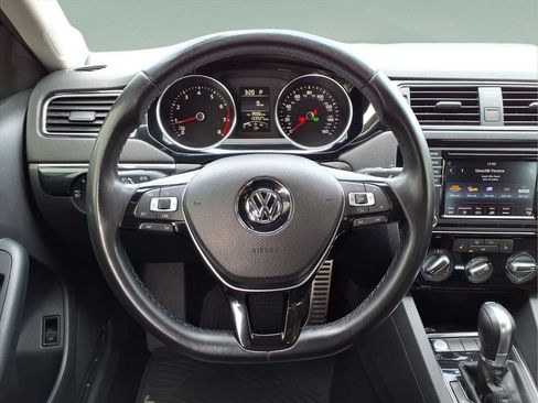 Used 2016 Volkswagen Jetta SEL FWD image 15