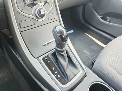 Used 2015 Hyundai Elantra SE w/ Option Group 02 FWD image 13
