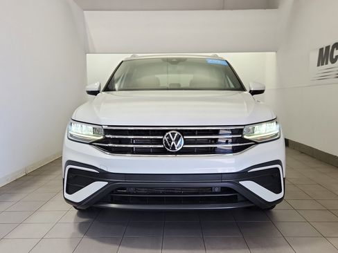 Used 2023 Volkswagen Tiguan SE w/ Panoramic Sunroof Package image 3