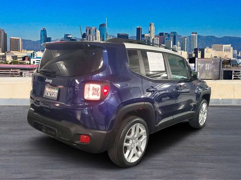 Used 2021 Jeep Renegade Latitude image 4