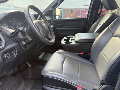 Used 2024 RAM 3500 Tradesman w/ Chrome Appearance Group image 12