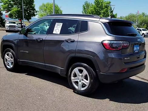 Used 2023 Jeep Compass Latitude w/ Sun and Sound Group AWD/4WD image 6