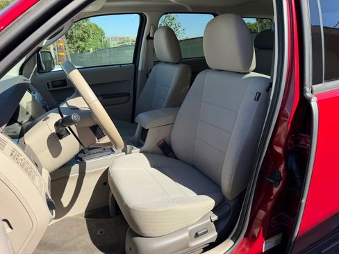 Used 2011 Ford Escape XLT w/ 201A Rapid Spec Order Code AWD/4WD image 10