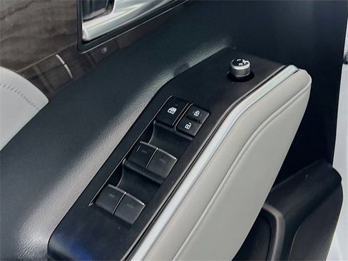 Used 2021 Toyota Highlander Limited image 13