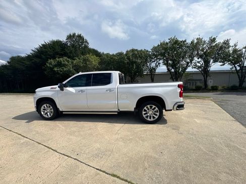 Used 2021 Chevrolet Silverado 1500 LTZ w/ Technology Package AWD/4WD image 15