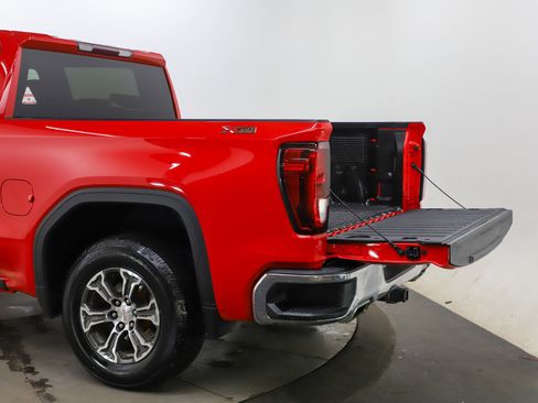 Used 2019 GMC Sierra 1500 SLE w/ SLE Value Package image 9