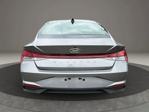Used 2023 Hyundai Elantra SEL FWD image 6