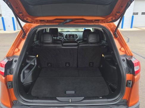 Used 2016 Jeep Cherokee Trailhawk image 7