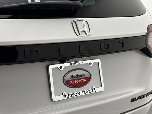 Used 2025 Honda Pilot Black Edition image 9