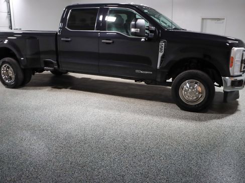 Used 2023 Ford F350 XLT AWD/4WD image 6