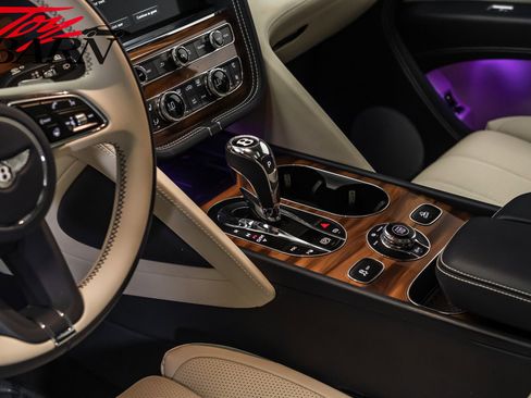 Used 2021 Bentley Bentayga image 30