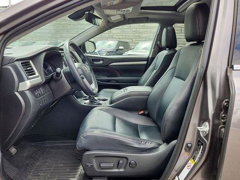 Certified 2019 Toyota Highlander XLE AWD/4WD image 14